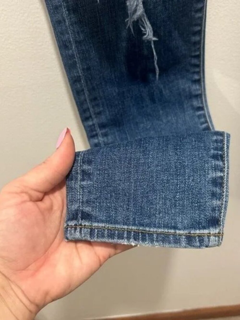 🌈 PARADISE MINE by ARITZIA jeans, low rise skinny, size 24, ripped knees - Picture 9 of 10